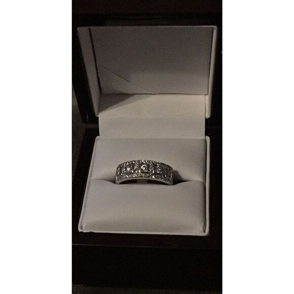 Stunning 2 Ct. Round Cut Pave Set Sim Diamond Wedding Band Ring Sz 8 - Picture 1 of 3